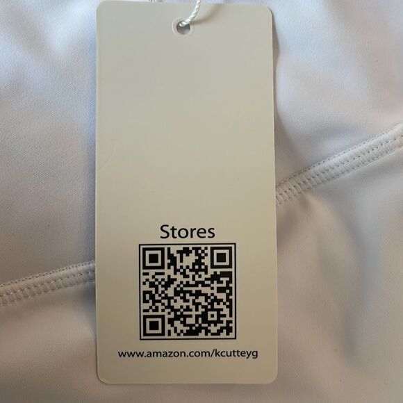 Kcutteyg white exercise capris with side pockets.  New with tags - Picture 5 of 13